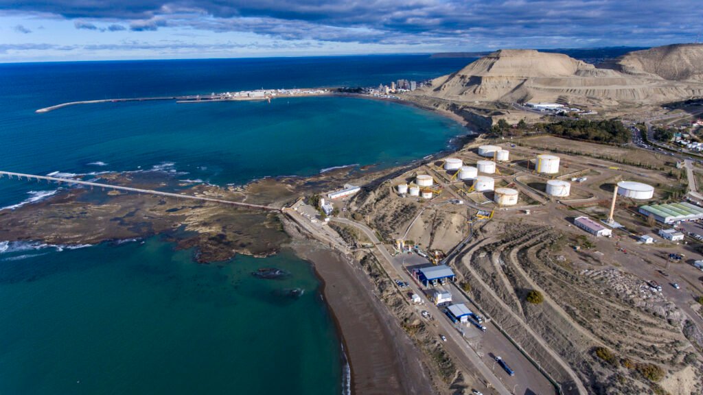 “Buscando agua se encontró petróleo”: El telegrama con el que comenzó a ...