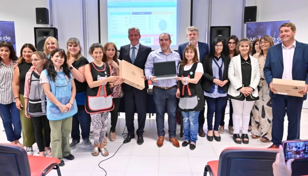 Arcioni acompañó a directivos de Nivel Inicial que se capacitan en el ...