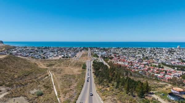 Av. Almirante Brown, Rada Tilly. Foto: Martín Levicoy