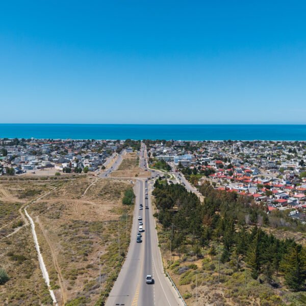 Av. Almirante Brown, Rada Tilly. Foto: Martín Levicoy
