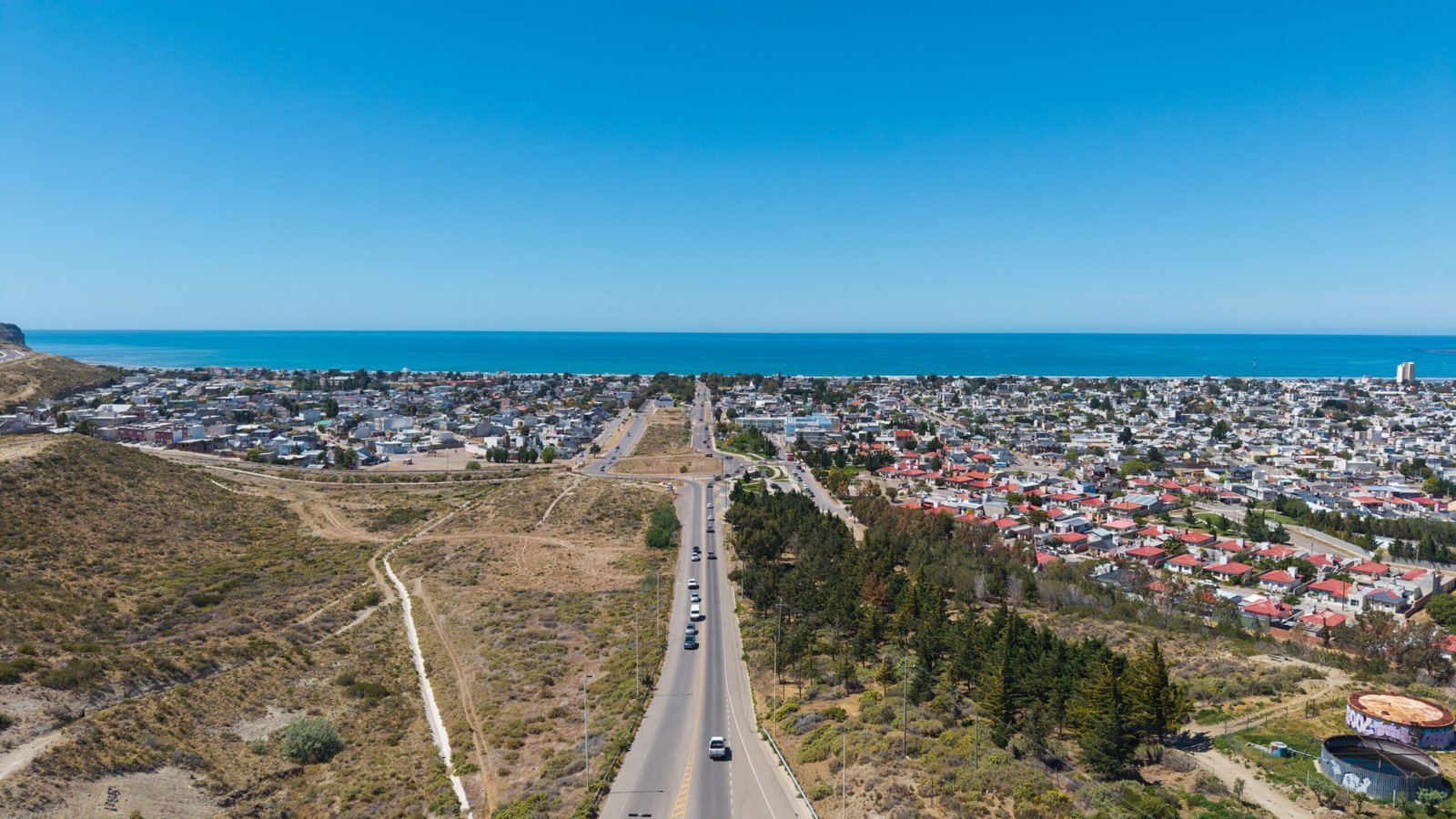Av. Almirante Brown, Rada Tilly. Foto: Martín Levicoy